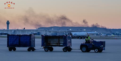 美坠毁货机两个“黑匣子”已成功回收